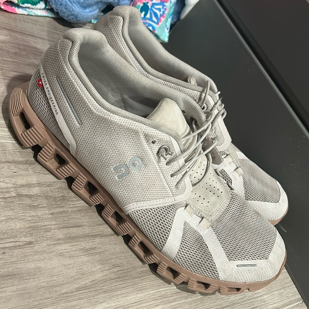 ON RUNNING SNEAKERS